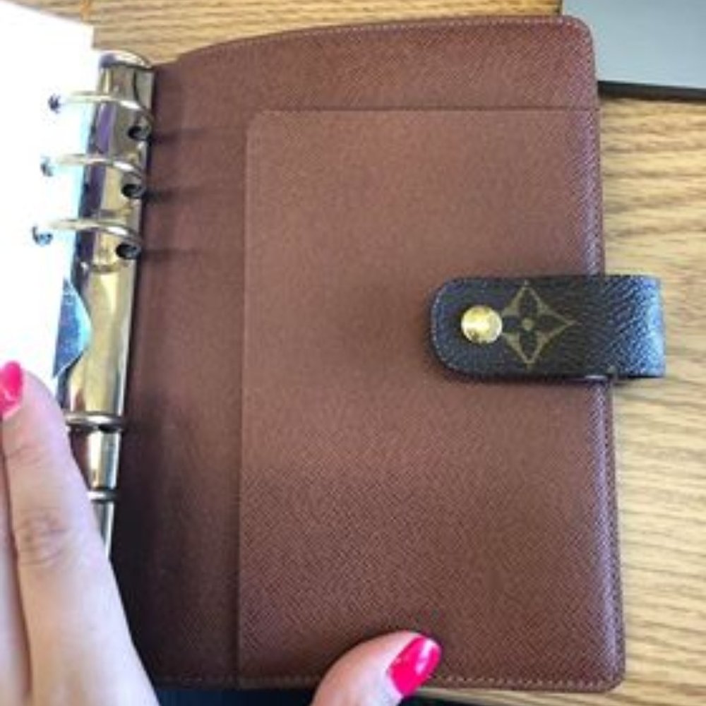AUTHENTIC LOUIS VUITTON MEDIUM RING AGENDA COVER - Picture 10 of 16